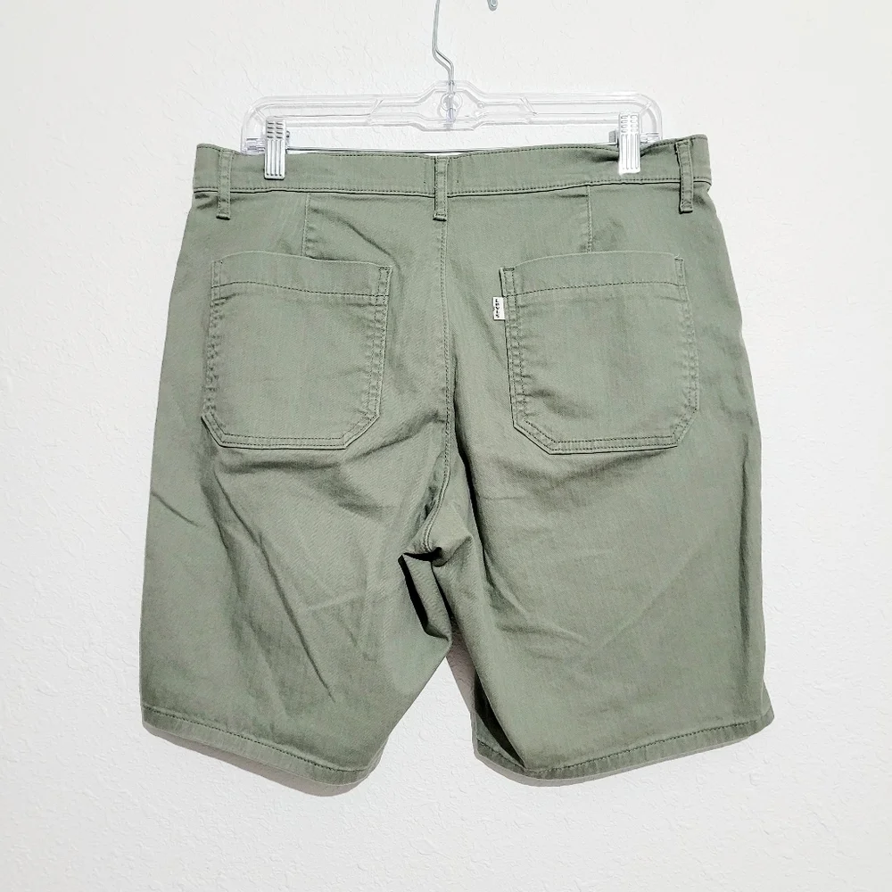 LEVI'S mens Flat Front Chino Casual Shorts Size 30 Green Stretch Comfortable